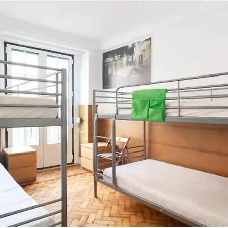 Penzion Brand New Fully Furnished Just 20 Meters From Anjos Metro Station 17 *